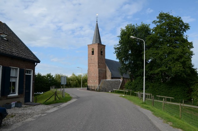 Kouweklauwen-051-Tienhoven,_Hervormde_kerk.png